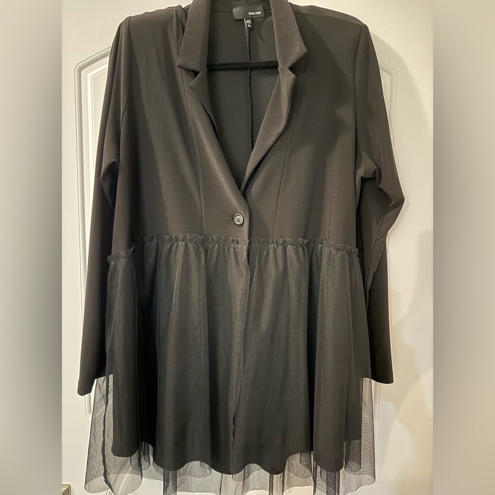 SUN KIM Black one-button blazer with a sheer tulle peplum hem sz XL